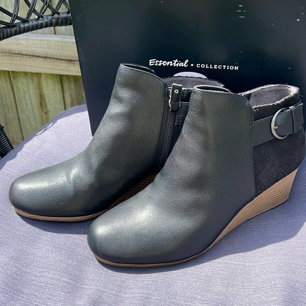 Dr. Scholl’s Karlie Black ankle boots. Women’s size 8 1/2 medium NIB 🖤